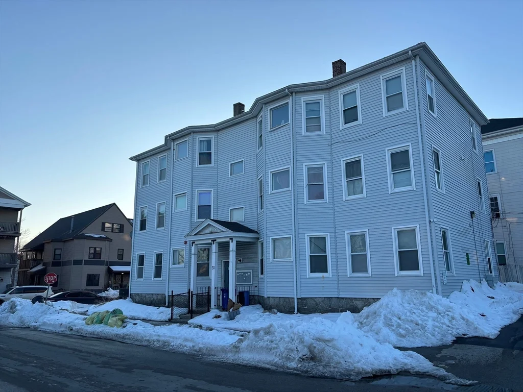 2 bed, 1 bath apartment for rent at 31 S Stowell St Unit 1R, Worcester — photo 4 of 24
