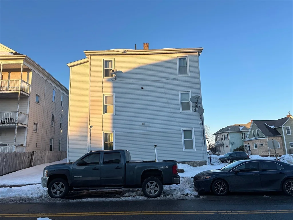 2 bed, 1 bath apartment for rent at 31 S Stowell St Unit 1R, Worcester — photo 8 of 24