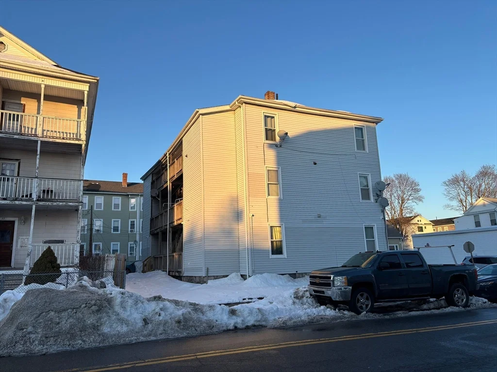 2 bed, 1 bath apartment for rent at 31 S Stowell St Unit 1R, Worcester — photo 6 of 24