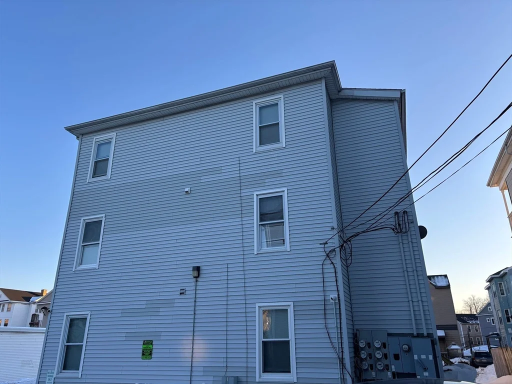 2 bed, 1 bath apartment for rent at 31 S Stowell St Unit 1R, Worcester — photo 3 of 24