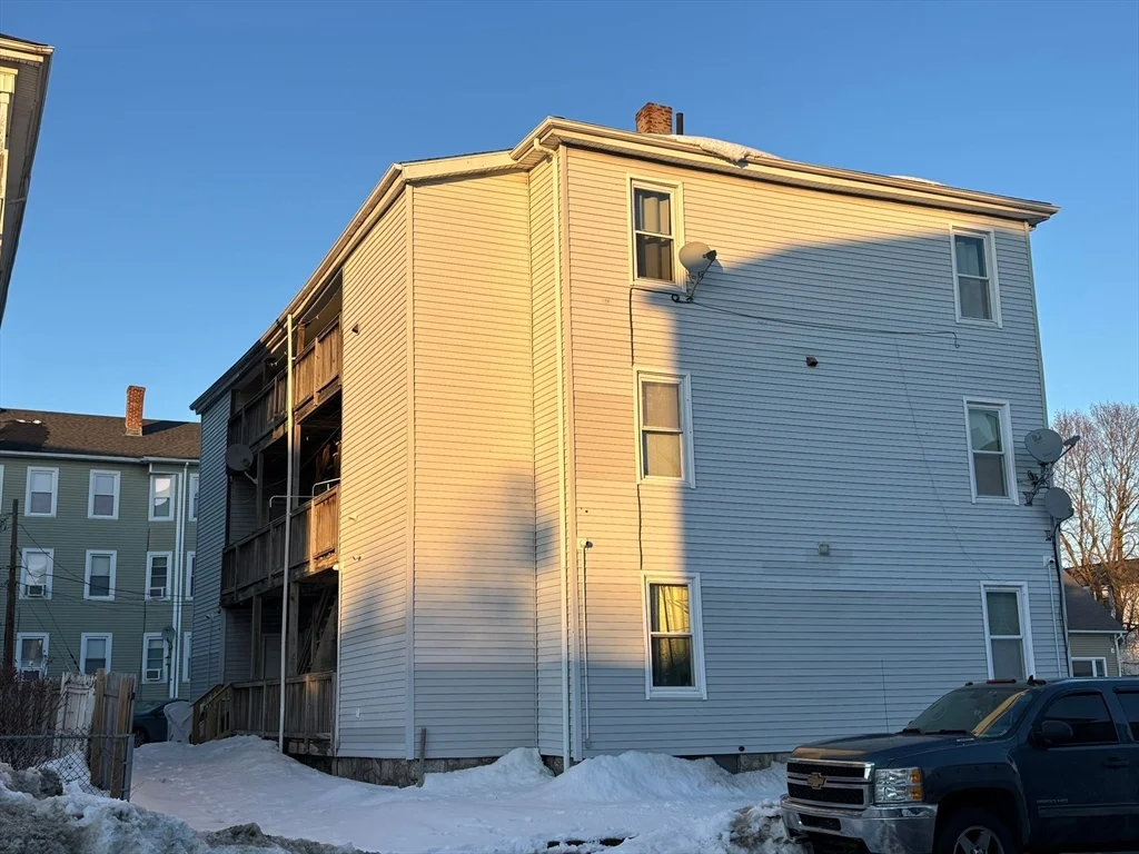 2 bed, 1 bath apartment for rent at 31 S Stowell St Unit 1R, Worcester — photo 7 of 24