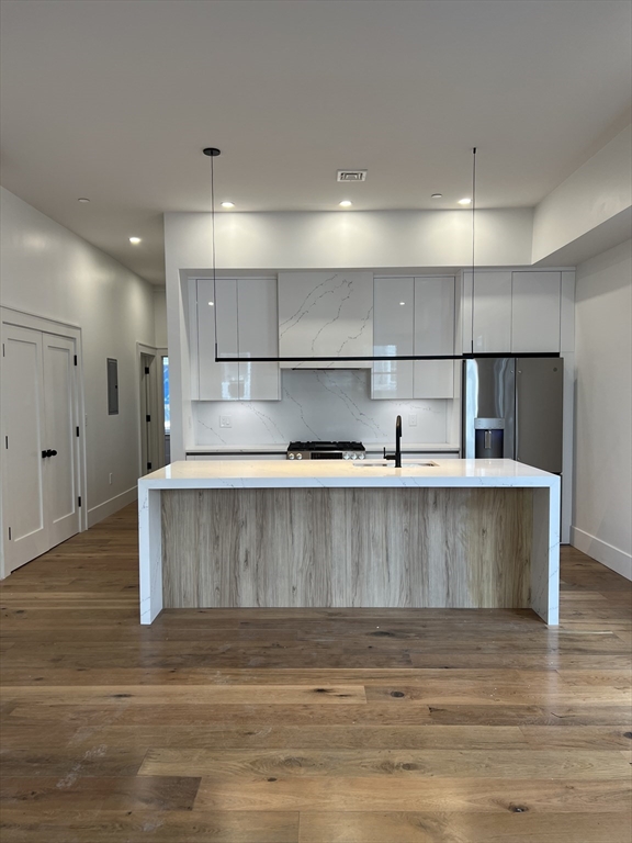 2 bed, 2 bath apartment for rent at 31 Savin Hill Ave Unit 1, Dorchester — photo 3 of 14