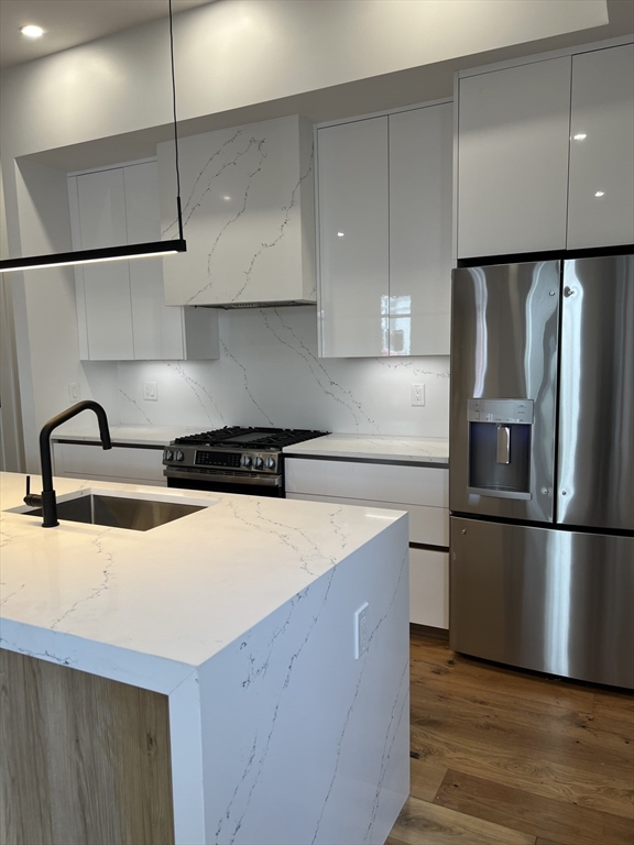 2 bed, 2 bath apartment for rent at 31 Savin Hill Ave Unit 1, Dorchester — photo 2 of 14
