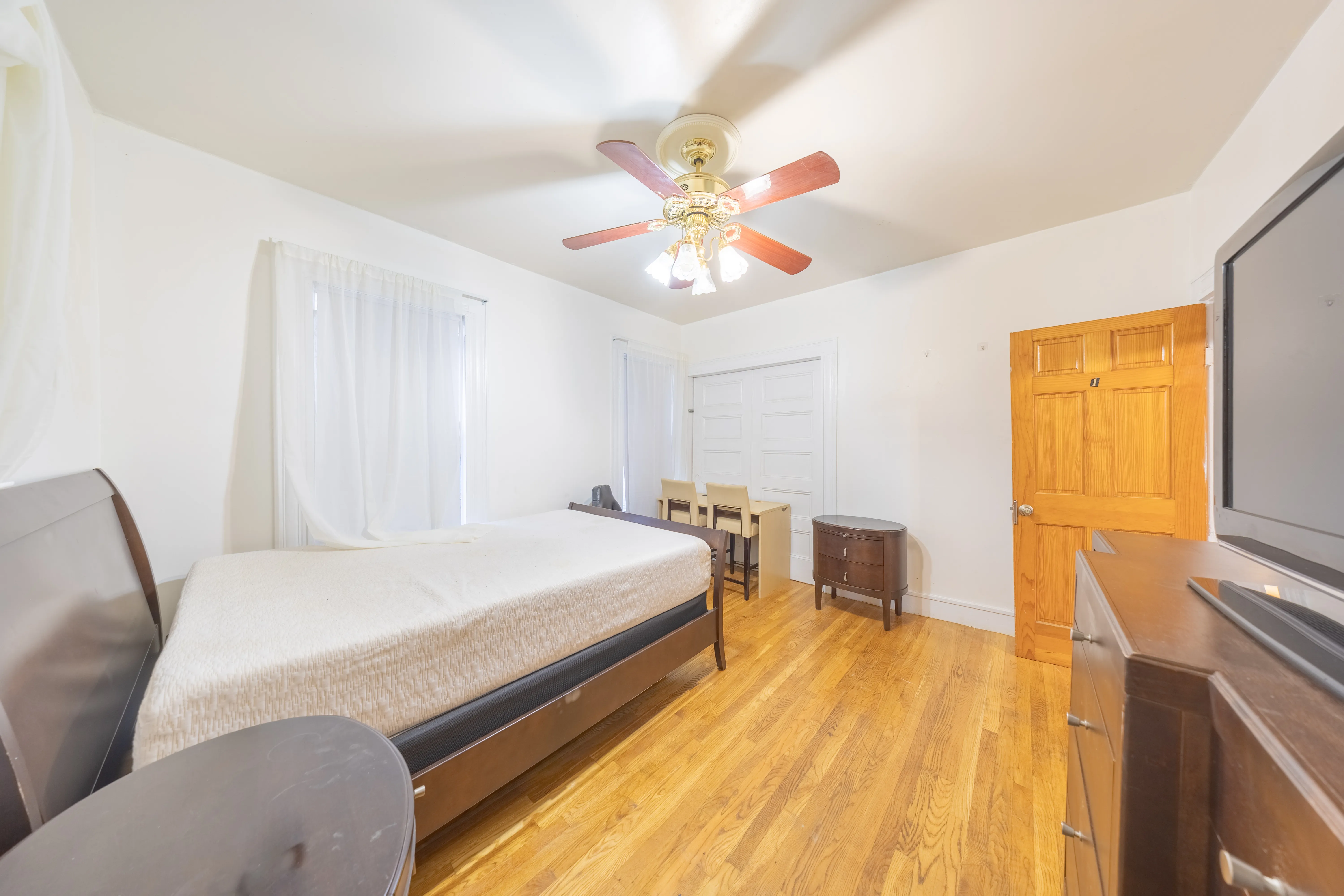 6 bed, 2.5 bath apartment for rent at 31 Seattle St Unit 1, Allston — photo 11 of 31