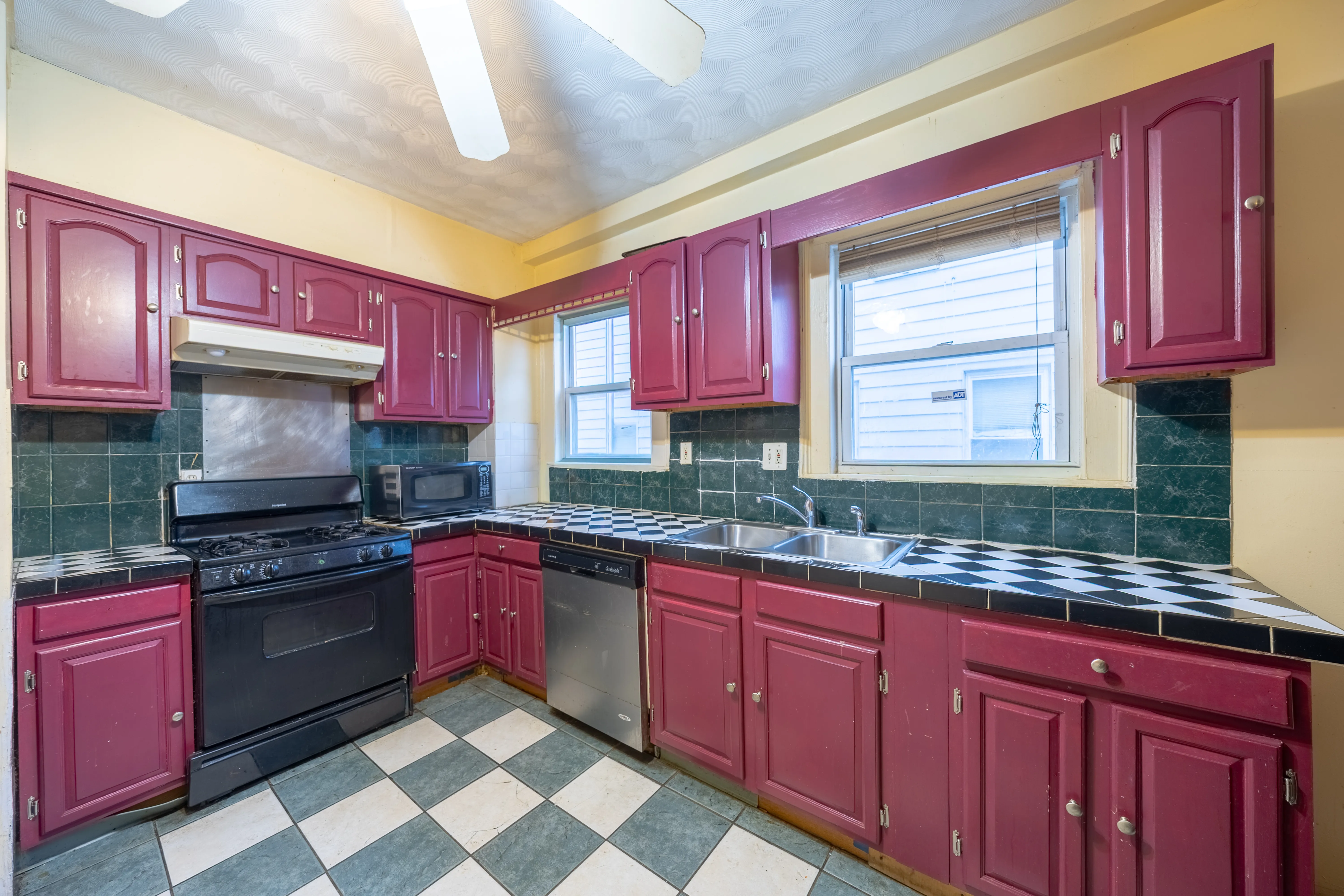 6 bed, 2.5 bath apartment for rent at 31 Seattle St Unit 1, Allston — photo 13 of 31