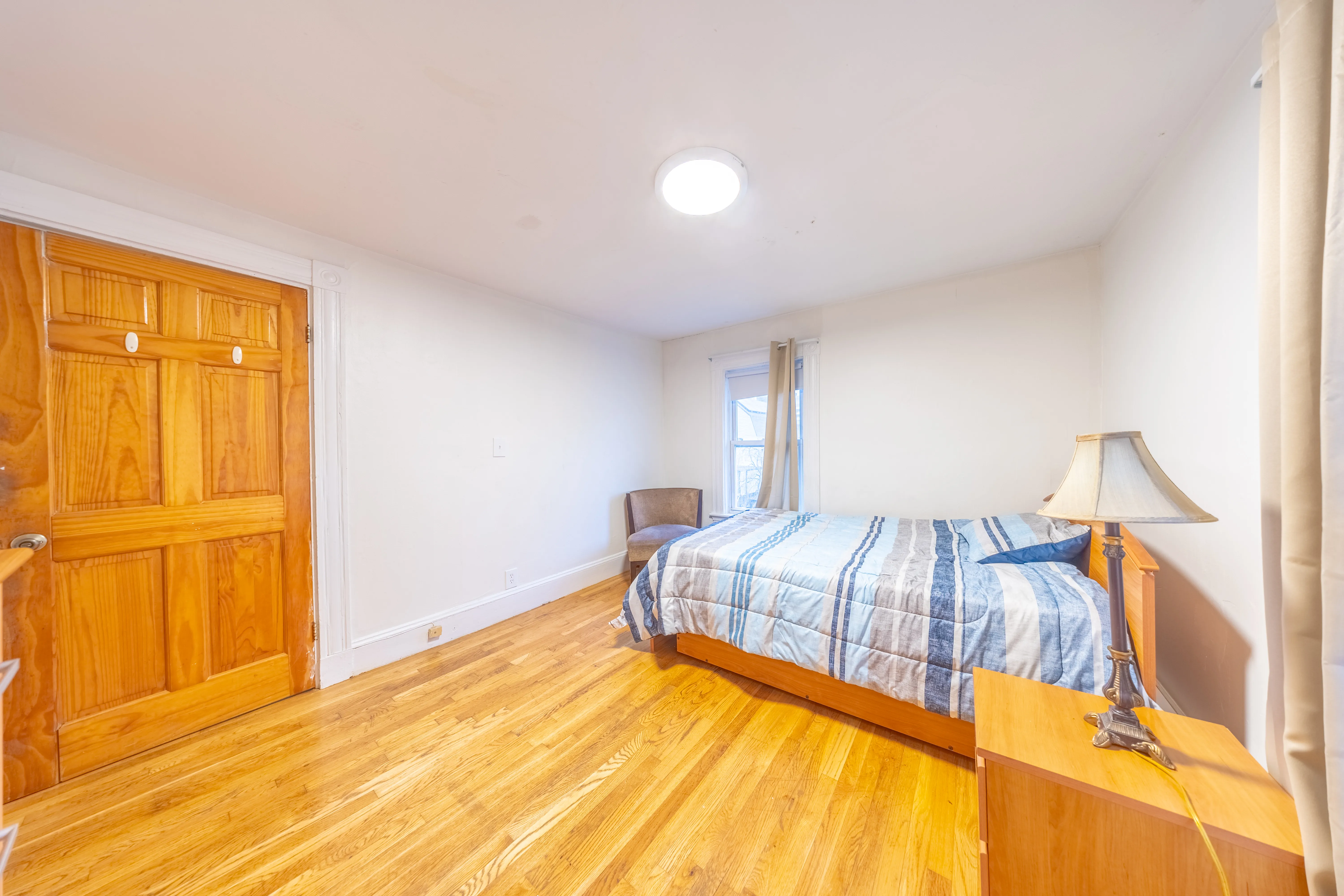 6 bed, 2.5 bath apartment for rent at 31 Seattle St Unit 1, Allston — photo 23 of 31