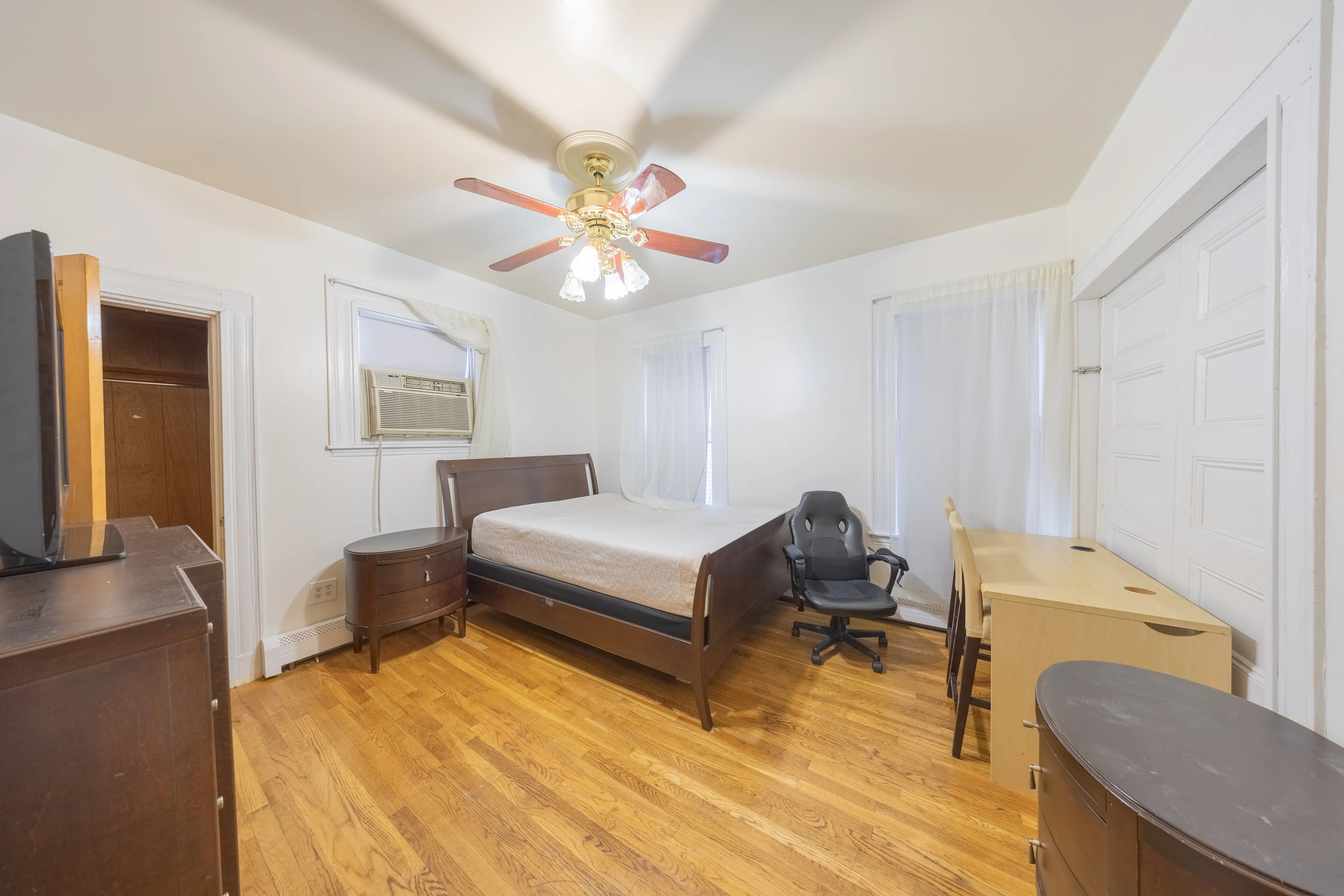 6 bed, 2.5 bath apartment for rent at 31 Seattle St Unit 1, Allston — photo 10 of 31