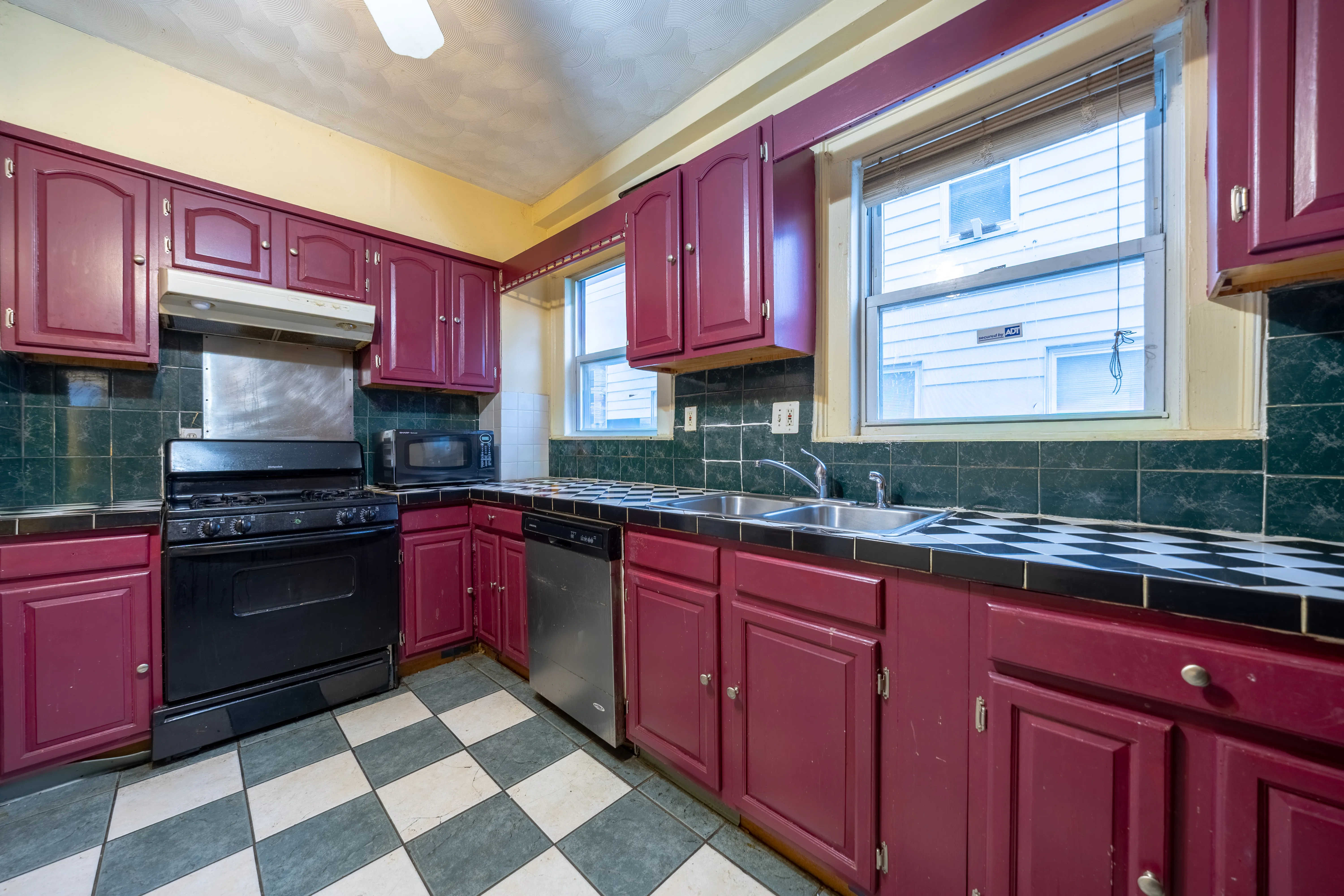 6 bed, 2.5 bath apartment for rent at 31 Seattle St Unit 1, Allston — photo 14 of 31
