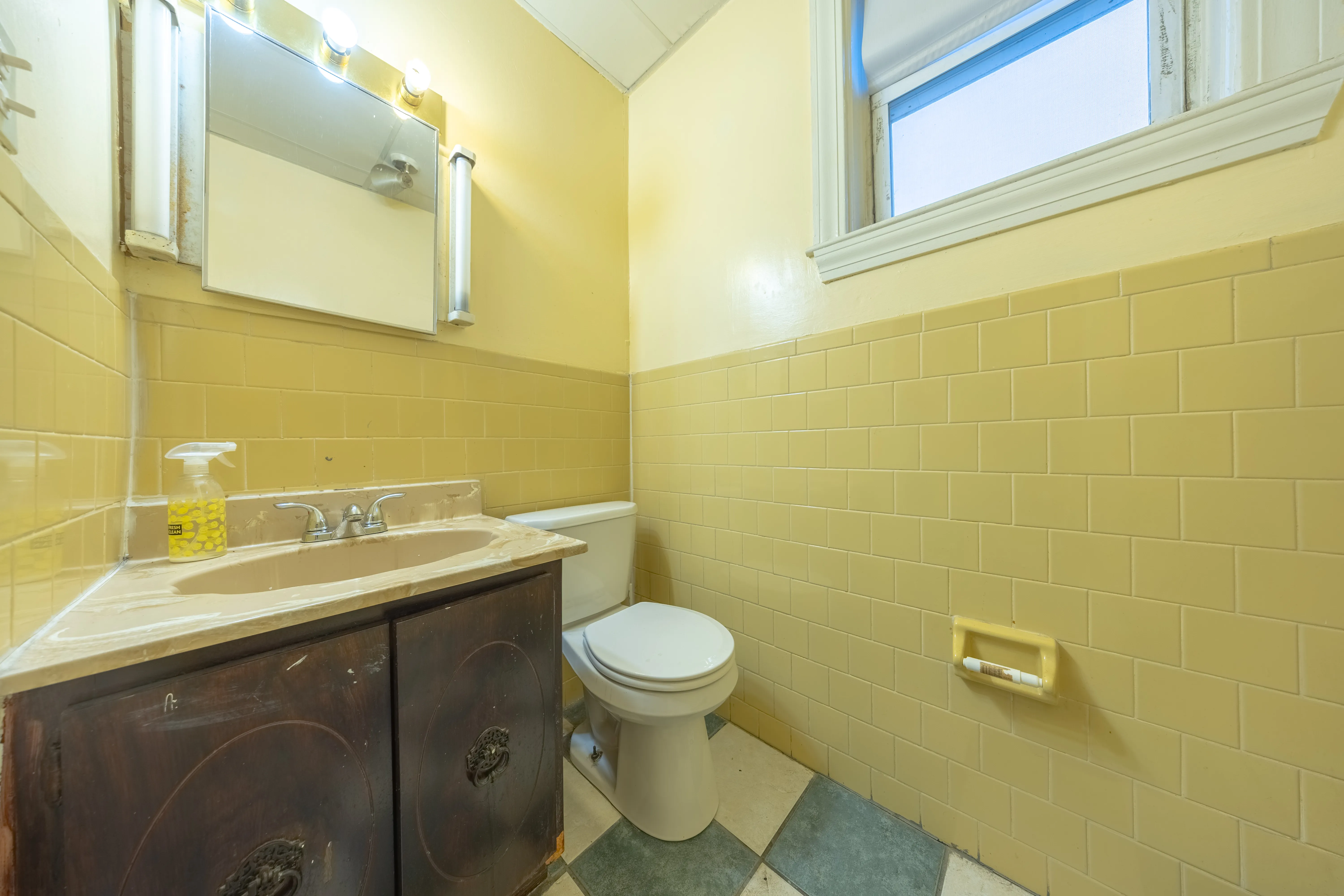 6 bed, 2.5 bath apartment for rent at 31 Seattle St Unit 1, Allston — photo 15 of 31