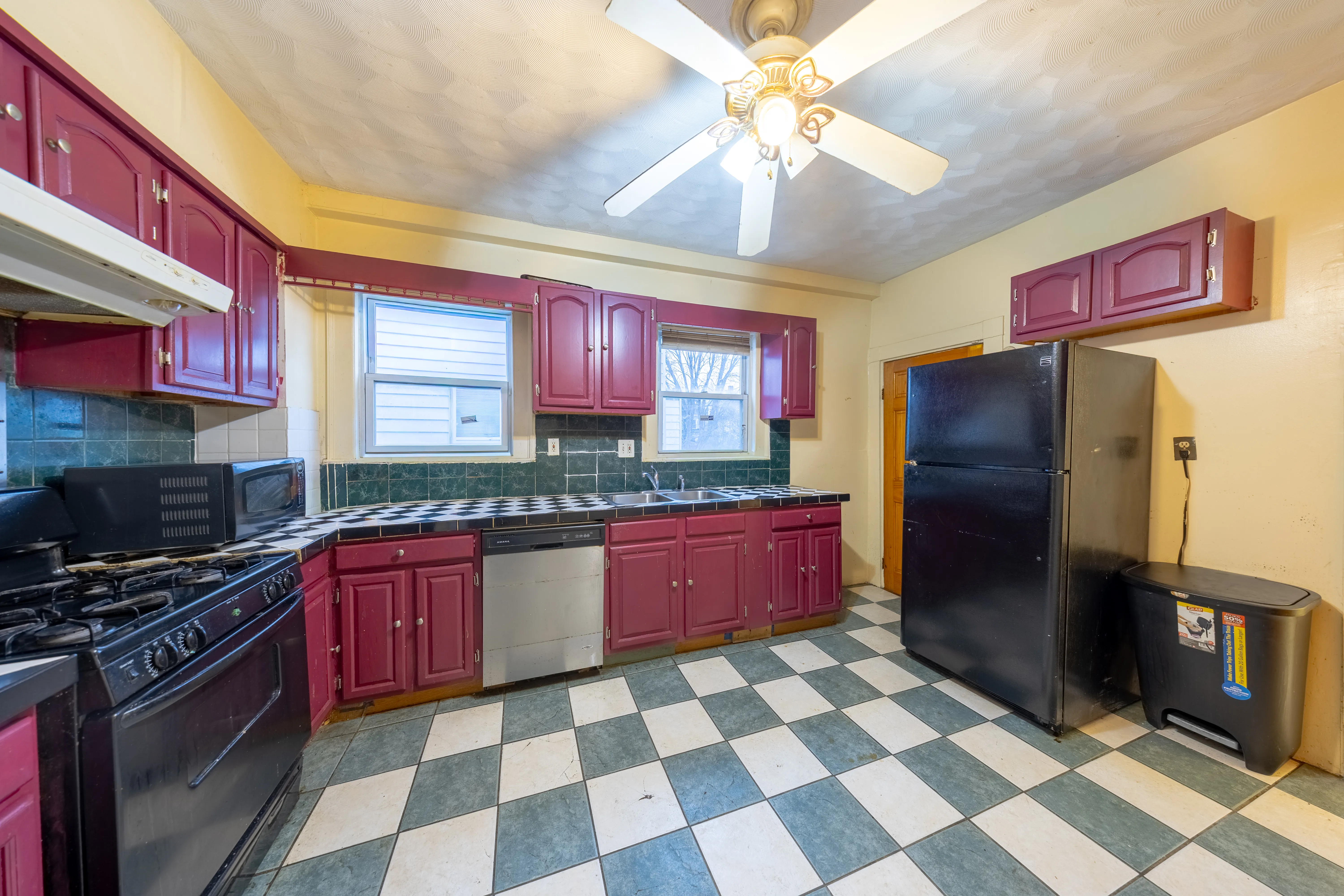 6 bed, 2.5 bath apartment for rent at 31 Seattle St Unit 1, Allston — photo 12 of 31