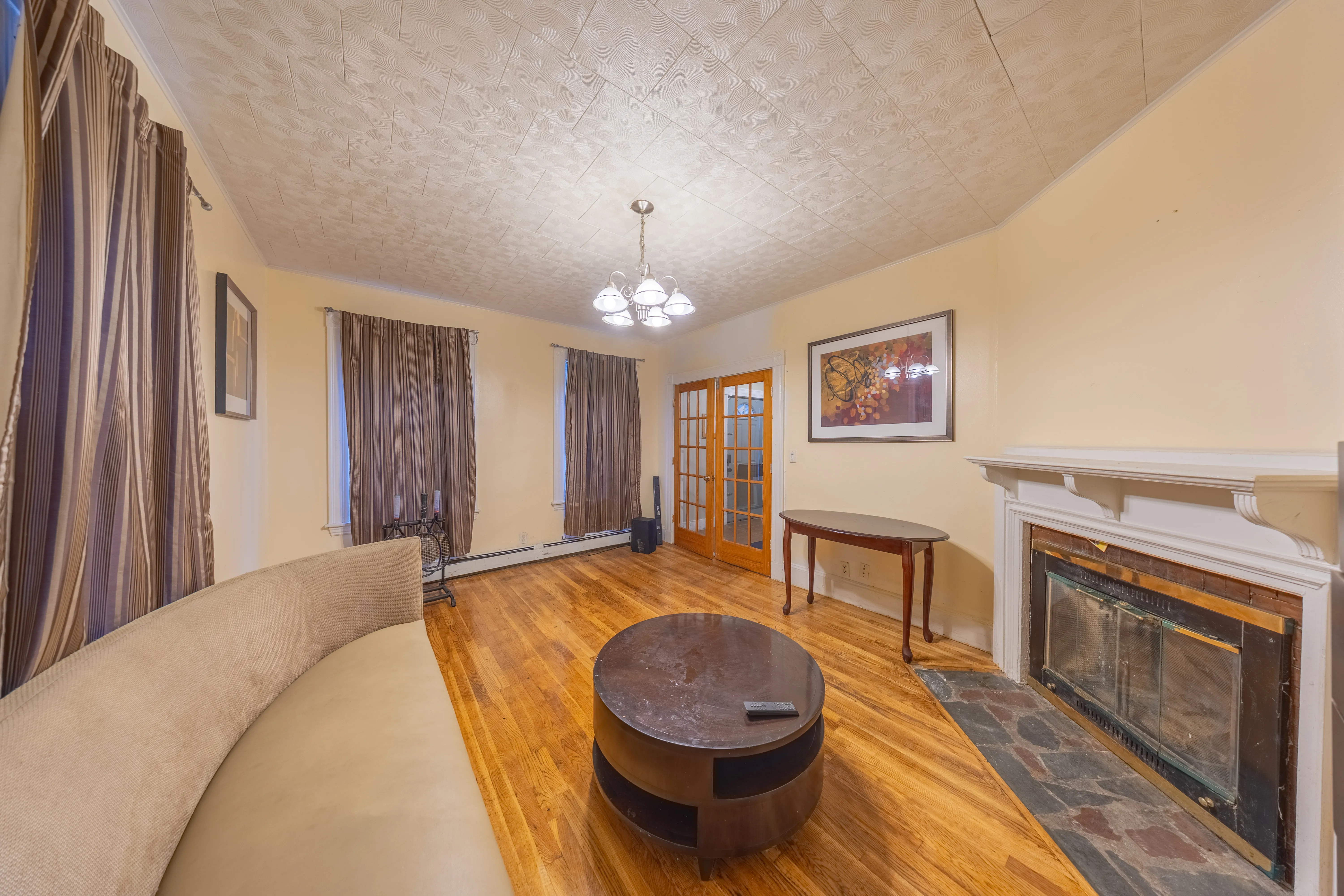 6 bed, 2.5 bath apartment for rent at 31 Seattle St Unit 1, Allston — photo 8 of 31