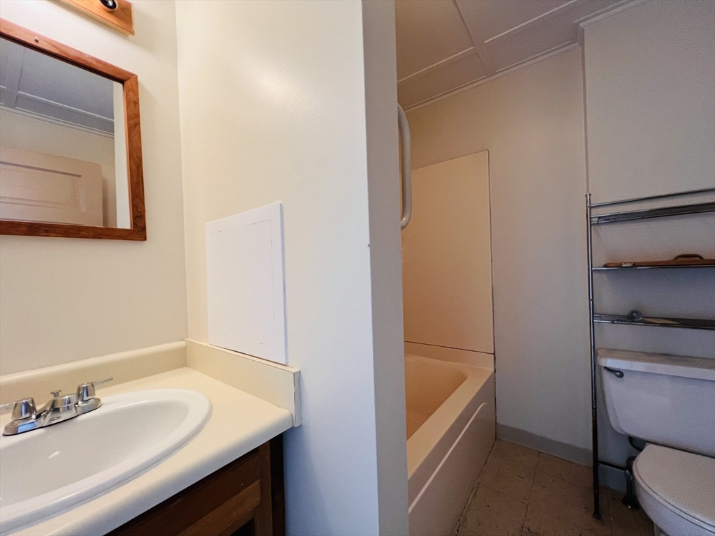 3 bed, 1 bath apartment for rent at 31 Seaview St Unit 1, Plymouth — photo 17 of 20