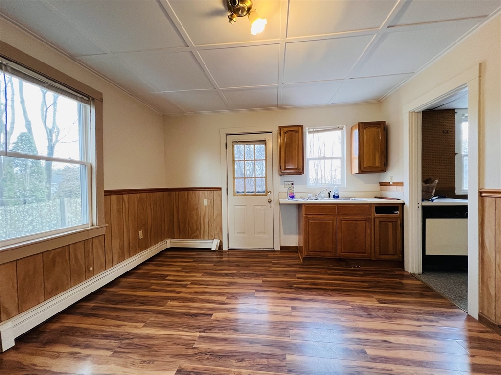 3 bed, 1 bath apartment for rent at 31 Seaview St Unit 1, Plymouth — photo 4 of 20