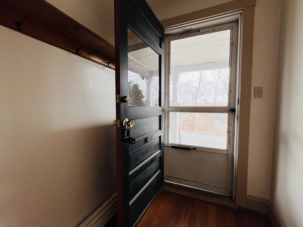 3 bed, 1 bath apartment for rent at 31 Seaview St Unit 2, Plymouth — photo 2 of 20