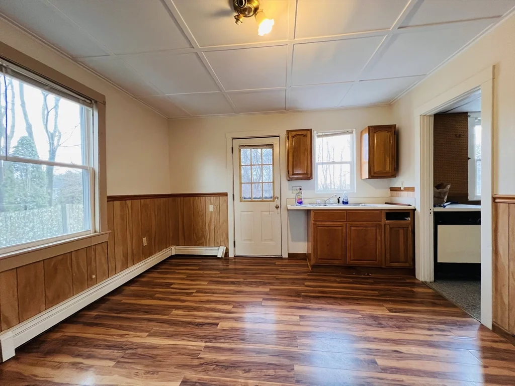 3 bed, 1 bath apartment for rent at 31 Seaview St Unit 2, Plymouth — photo 4 of 20