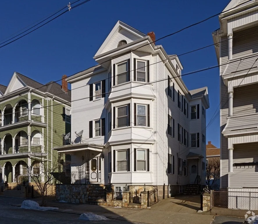 1 bed, 1 bath apartment for rent at 31 Sidney St Unit 4, New Bedford — photo 1 of 4