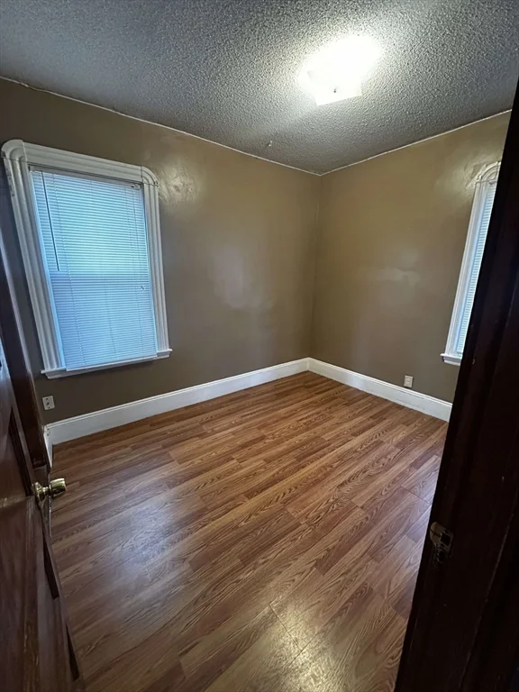 3 bed, 1 bath apartment for rent at 31 Sidney Unit 1, New Bedford — photo 5 of 8