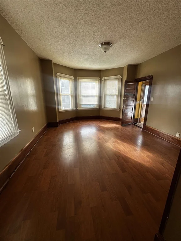 3 bed, 1 bath apartment for rent at 31 Sidney Unit 1, New Bedford — photo 2 of 8