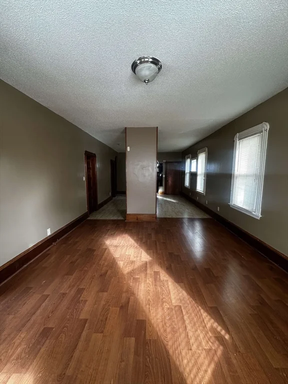 3 bed, 1 bath apartment for rent at 31 Sidney Unit 1, New Bedford — photo 3 of 8