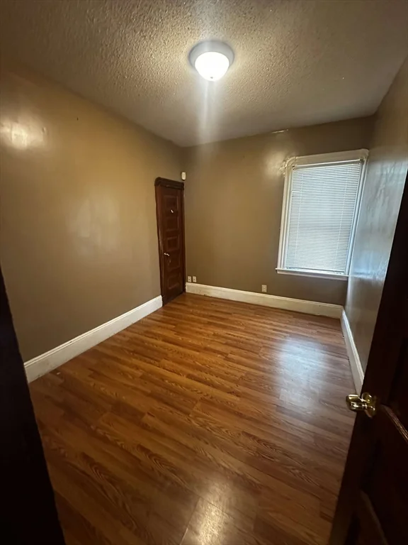 3 bed, 1 bath apartment for rent at 31 Sidney Unit 1, New Bedford — photo 6 of 8