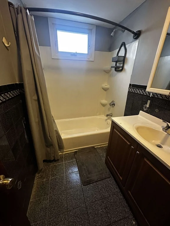 3 bed, 1 bath apartment for rent at 31 Sidney Unit 1, New Bedford — photo 8 of 8