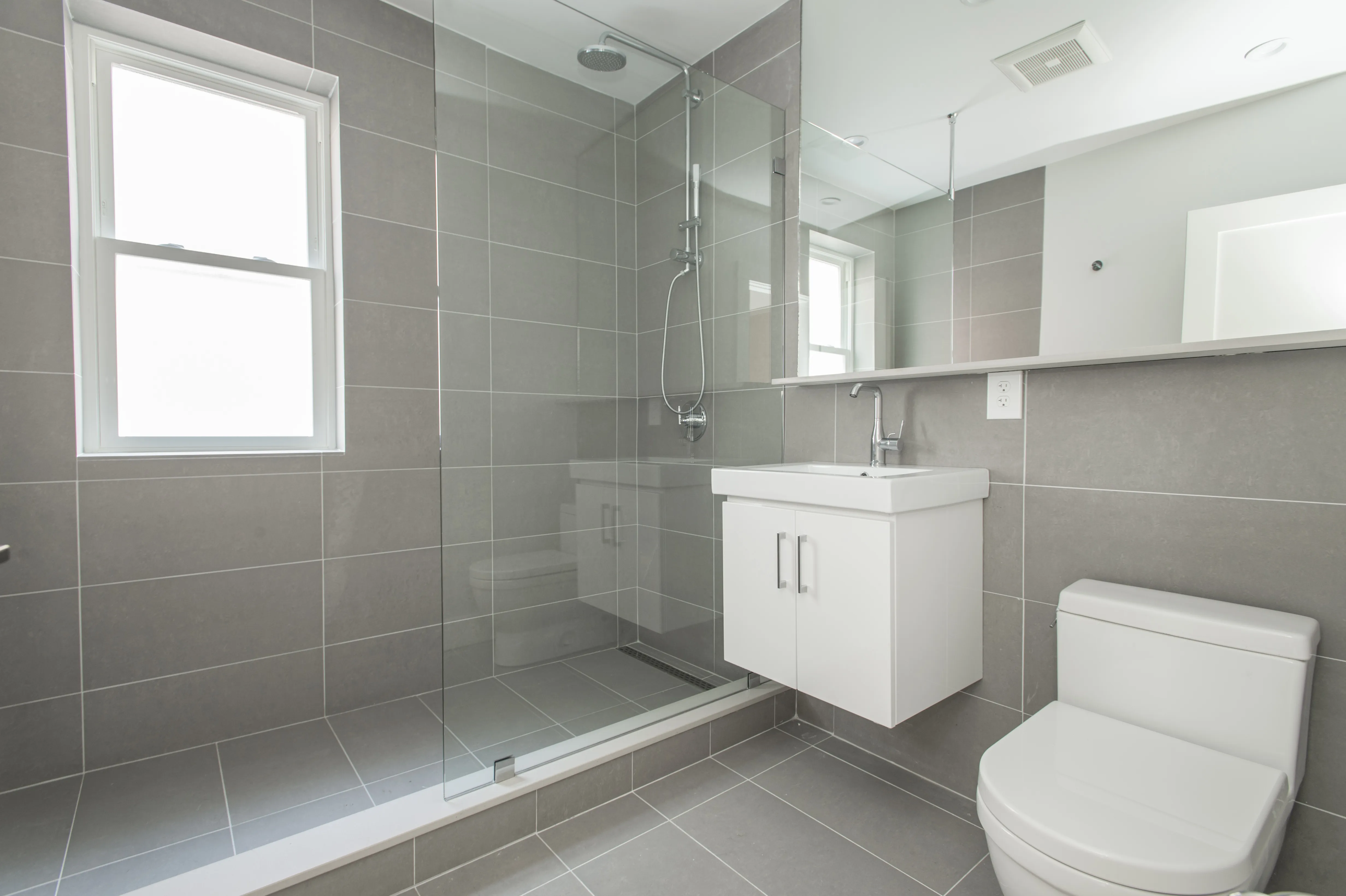 3 bed, 1 bath apartment for rent at 31 South St Unit 7, Brighton — photo 2 of 13
