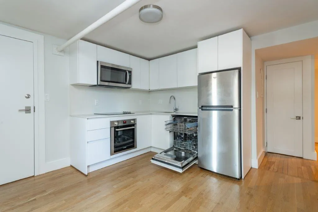 2 bed, 1 bath apartment for rent at 31 South St Unit B2, Brighton — photo 4 of 11