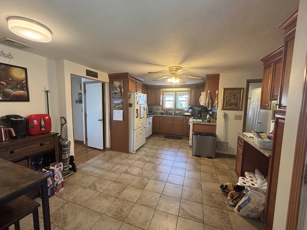 4 bed, 2 bath apartment for rent at 31 Stearns Rd, West Roxbury — photo 8 of 24