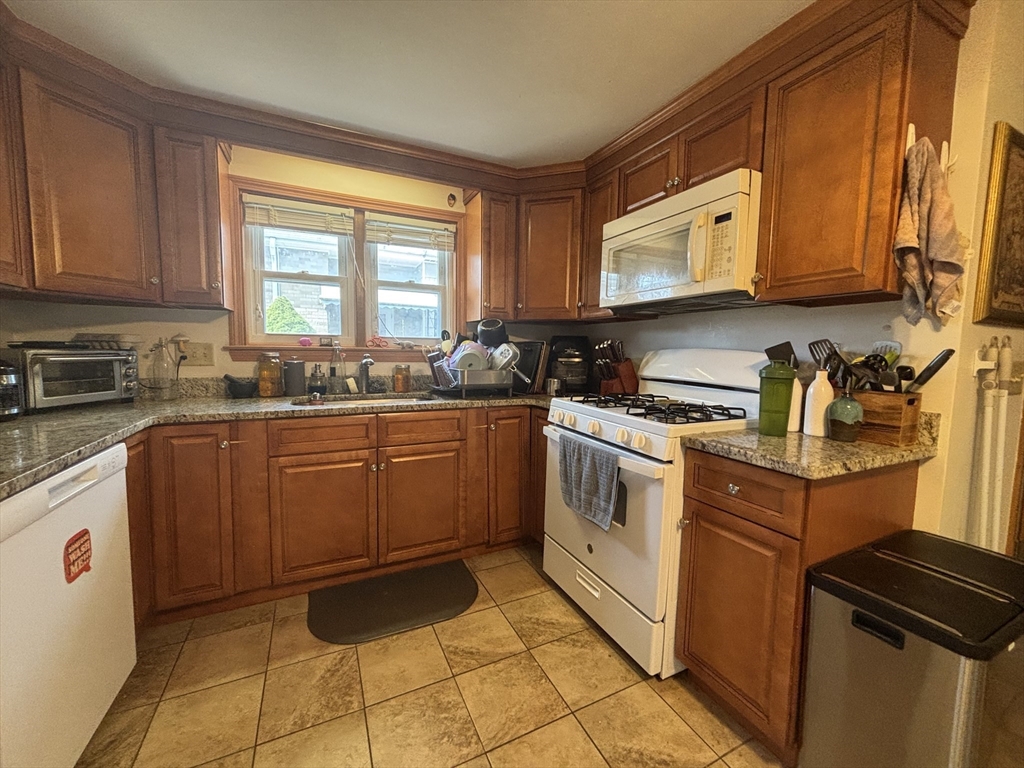 4 bed, 2 bath apartment for rent at 31 Stearns Rd, West Roxbury — photo 7 of 24