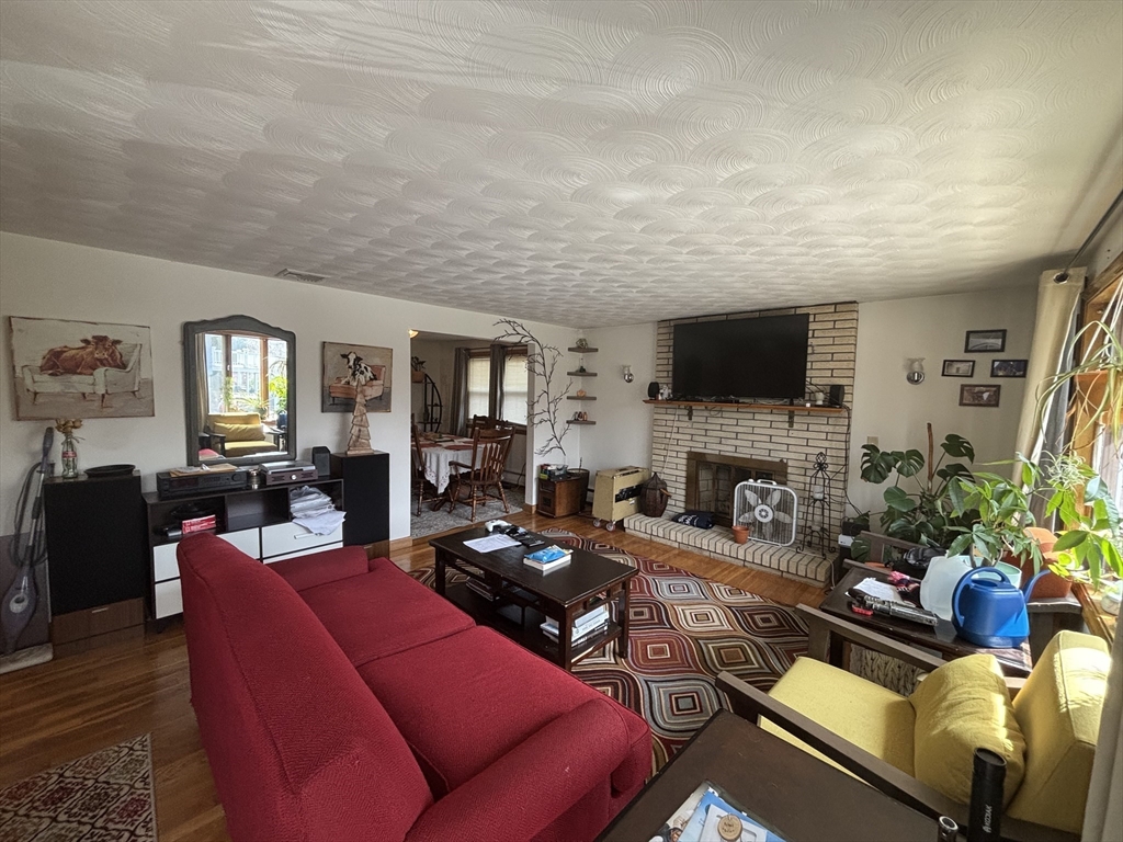 4 bed, 2 bath apartment for rent at 31 Stearns Rd, West Roxbury — photo 2 of 24