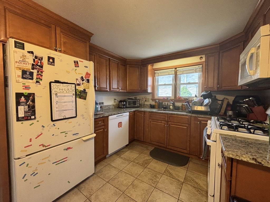 4 bed, 2 bath apartment for rent at 31 Stearns Rd, West Roxbury — photo 6 of 24