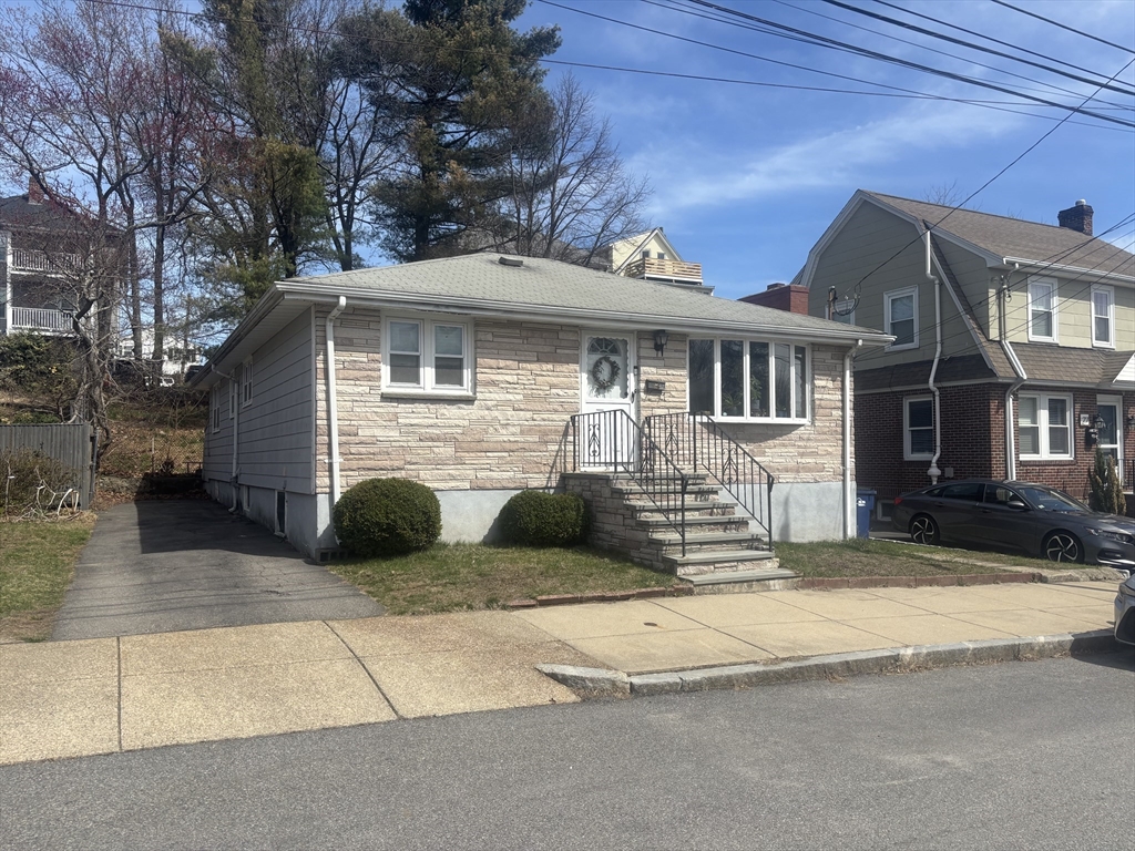 4 bed, 2 bath apartment for rent at 31 Stearns Rd, West Roxbury — photo 1 of 24