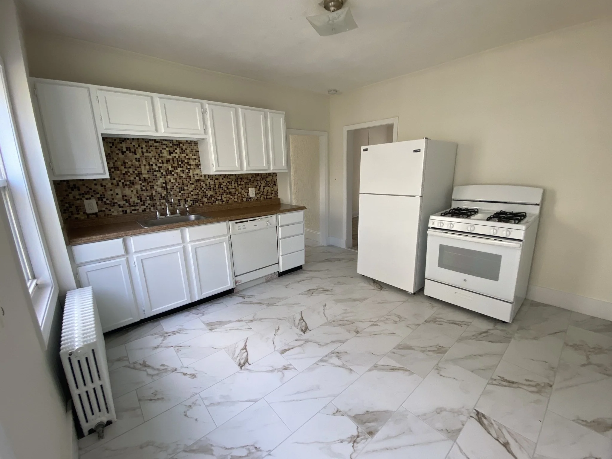 2 bed, 1 bath apartment for rent at 31 Stevenson Ave Unit 1-1, Everett