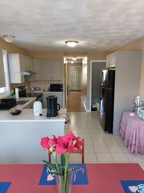 3 bed, 3 bath apartment for rent at 31 Tapley Ave Unit 2, Revere — photo 3 of 24