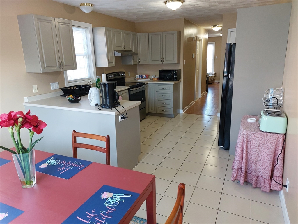 3 bed, 3 bath apartment for rent at 31 Tapley Ave Unit 2, Revere — photo 5 of 24