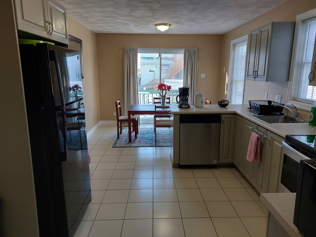 3 bed, 3 bath apartment for rent at 31 Tapley Ave Unit 2, Revere — photo 4 of 24
