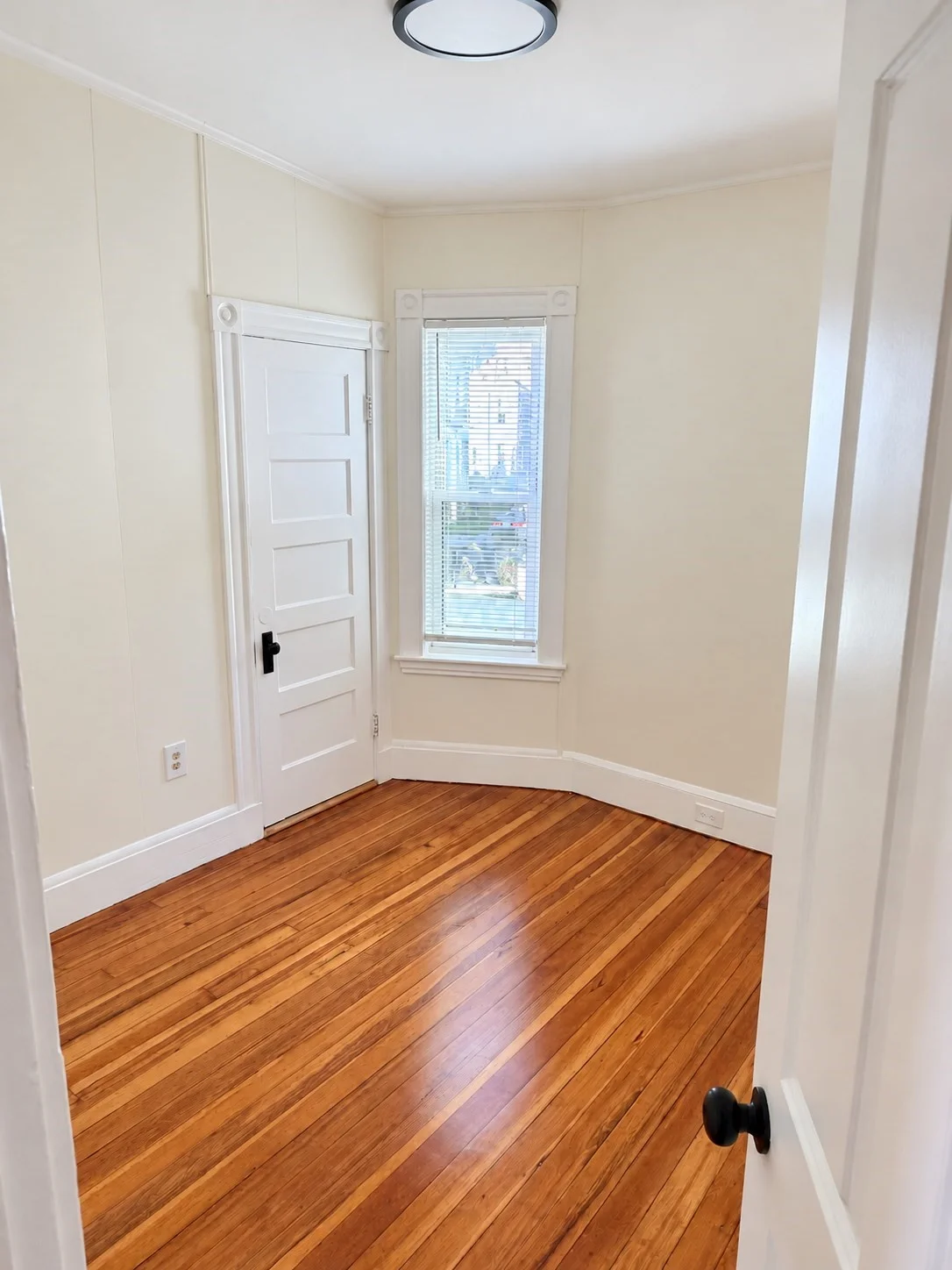 3 bed, 1 bath apartment for rent at 31 Torrey St Unit 1, Dorchester — photo 9 of 11