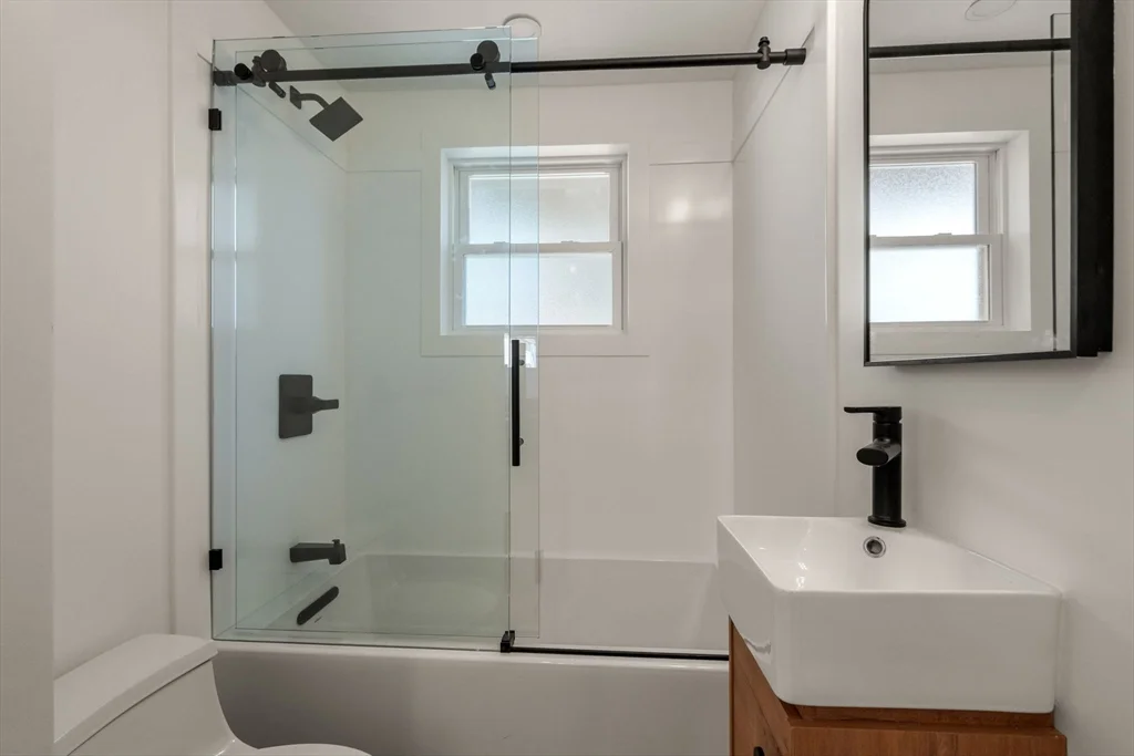 2 bed, 1 bath apartment for rent at 31 Wardwell Ave Unit 1, Lynn — photo 5 of 13