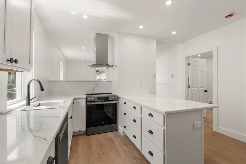 2 bed, 1 bath apartment for rent at 31 Wardwell Ave Unit 1, Lynn — photo 3 of 13