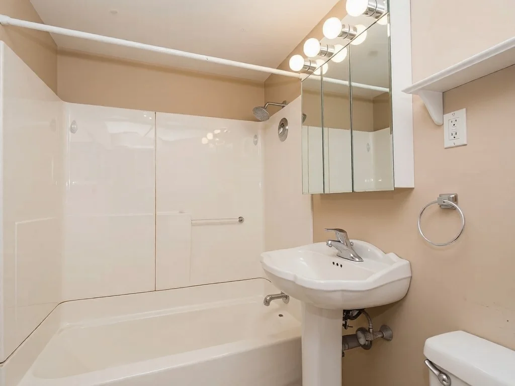 2 bed, 1 bath apartment for rent at 31 Warren St Unit 0-0, Waltham — photo 1 of 13
