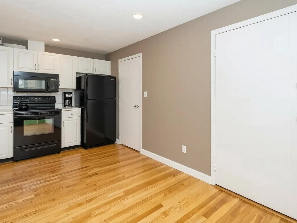 2 bed, 1 bath apartment for rent at 31 Warren St Unit 0-0, Waltham — photo 10 of 13