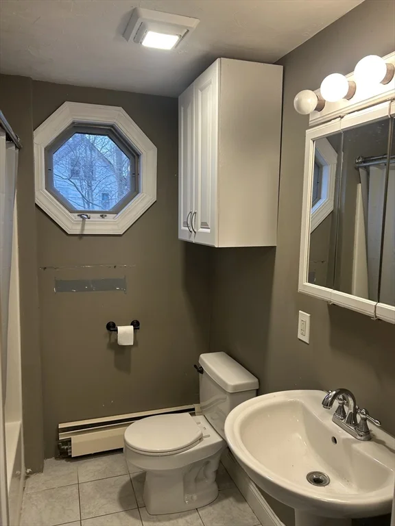 3 bed, 1 bath apartment for rent at 31 Wellington St Unit 1, Medway — photo 16 of 17