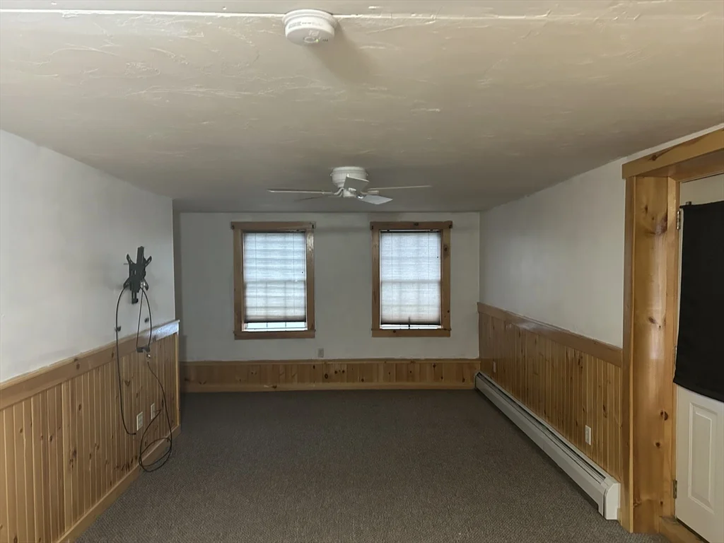 3 bed, 1 bath apartment for rent at 31 Wellington St Unit 1, Medway — photo 8 of 17
