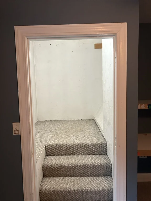 3 bed, 1 bath apartment for rent at 31 Wellington St Unit 1, Medway — photo 11 of 17