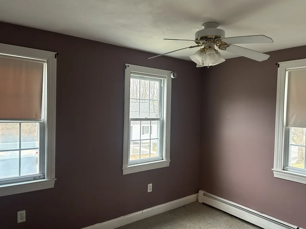 3 bed, 1 bath apartment for rent at 31 Wellington St Unit 1, Medway — photo 13 of 17