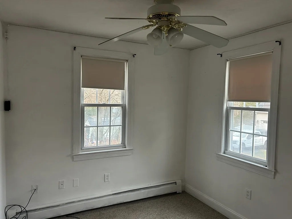 3 bed, 1 bath apartment for rent at 31 Wellington St Unit 1, Medway — photo 14 of 17