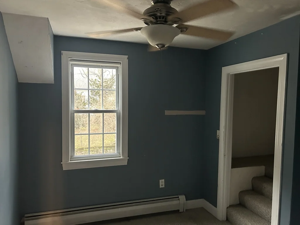 3 bed, 1 bath apartment for rent at 31 Wellington St Unit 1, Medway — photo 9 of 17