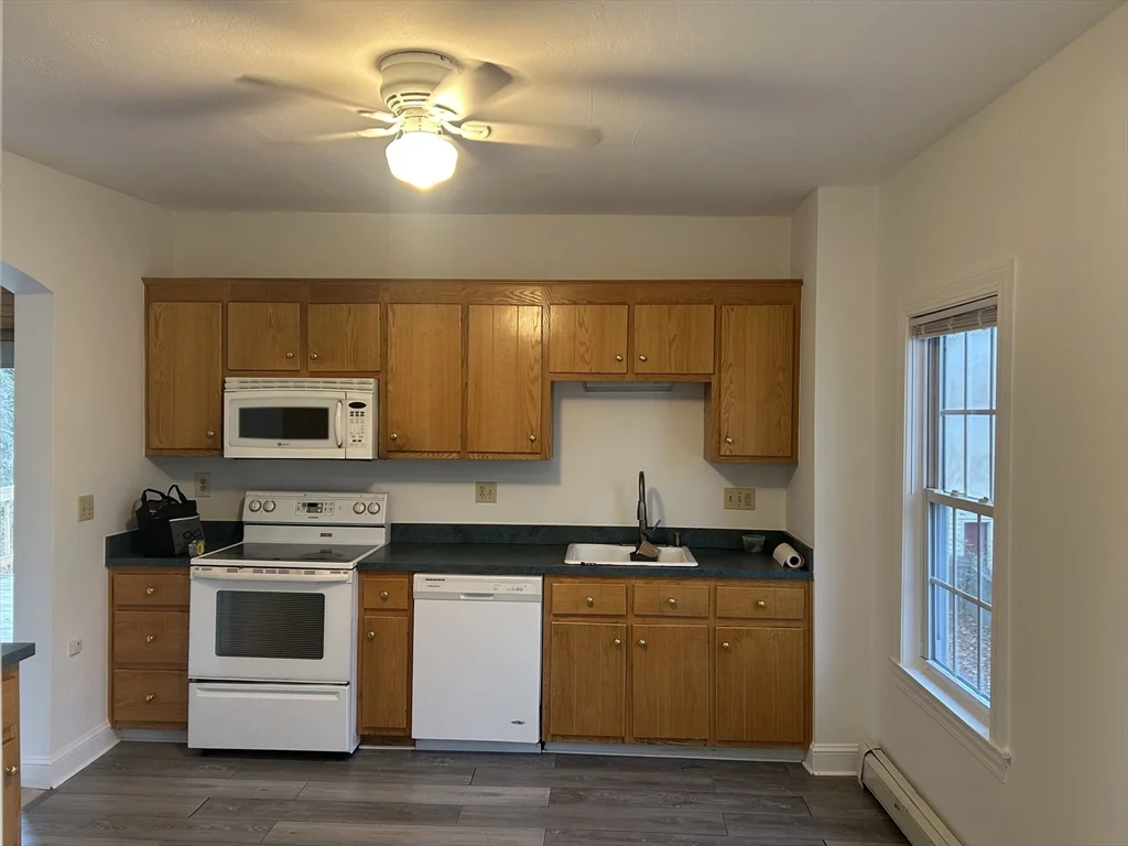 2 bed, 1 bath apartment for rent at 31 Wellington St Unit 2, Medway — photo 2 of 14