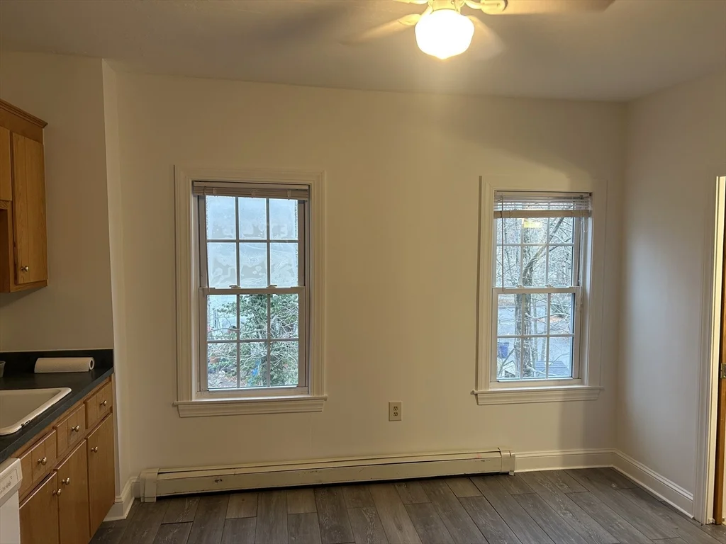 2 bed, 1 bath apartment for rent at 31 Wellington St Unit 2, Medway — photo 3 of 14