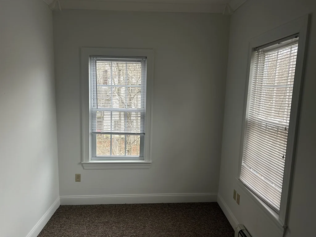 2 bed, 1 bath apartment for rent at 31 Wellington St Unit 2, Medway — photo 10 of 14